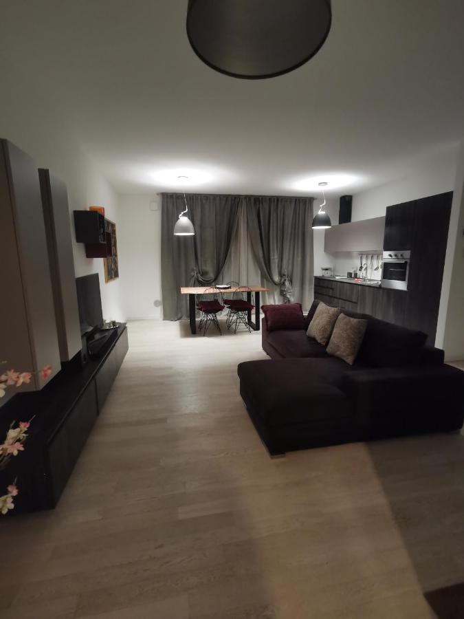 La Casa Di Greta Apartment มอนซา ภายนอก รูปภาพ